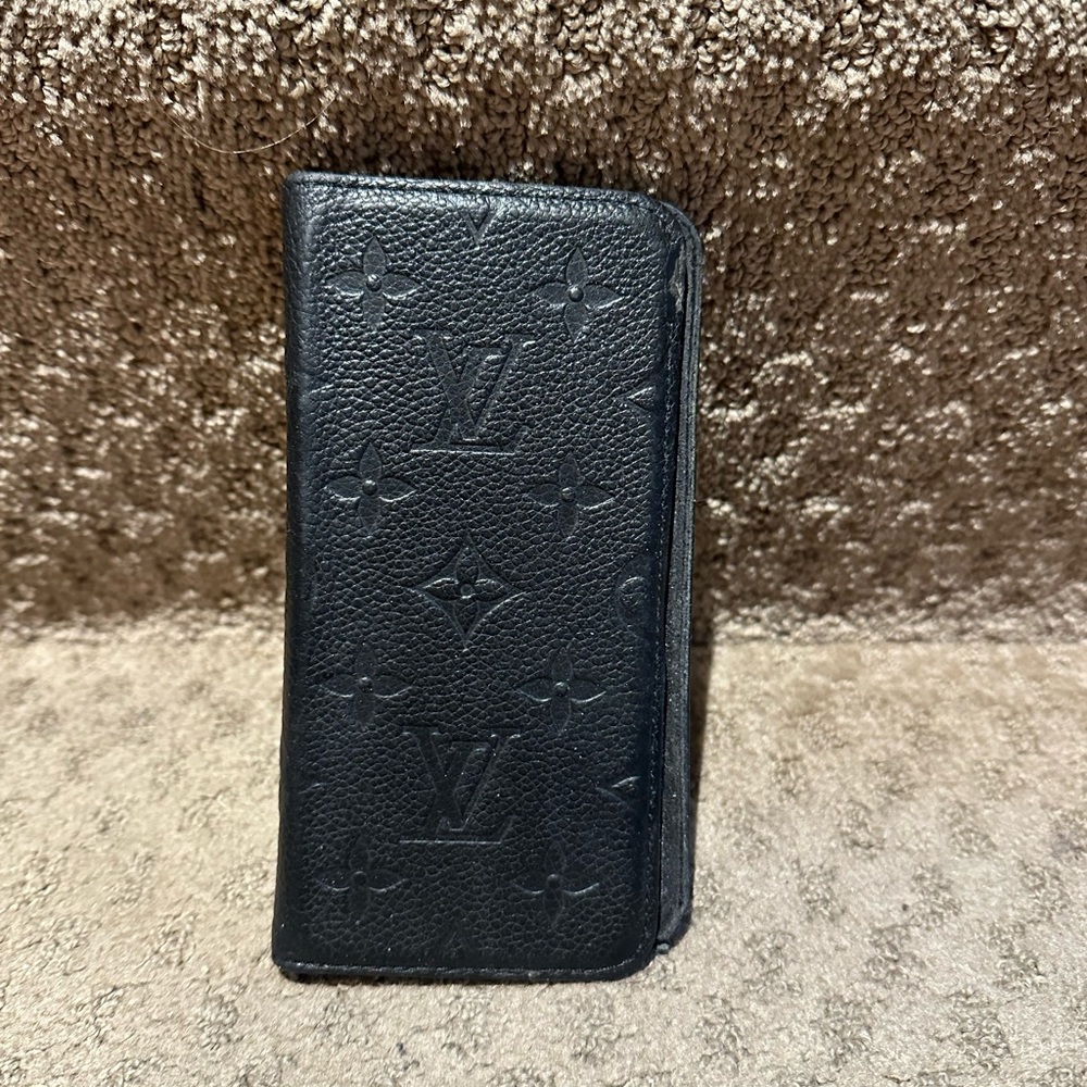 Louis Vuitton black monogram iPhone 11 folio